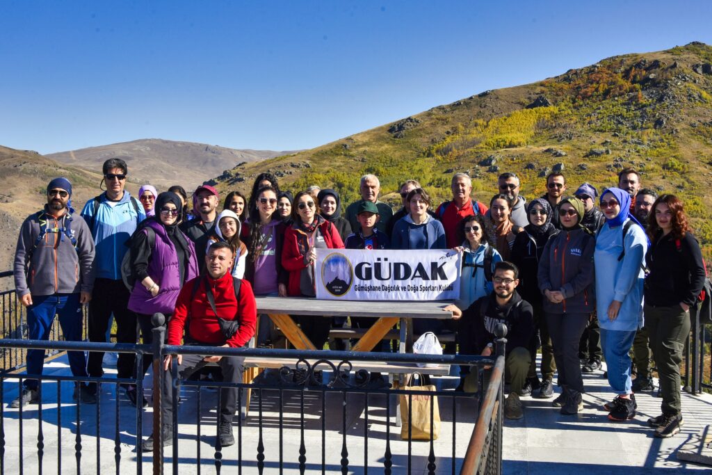 Gümüşhane’de doğa tutkunları sonbaharın keyfini çıkarıyor