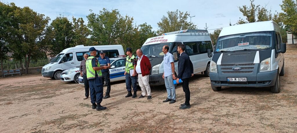 Jandarma öğrenci servislerini denetledi