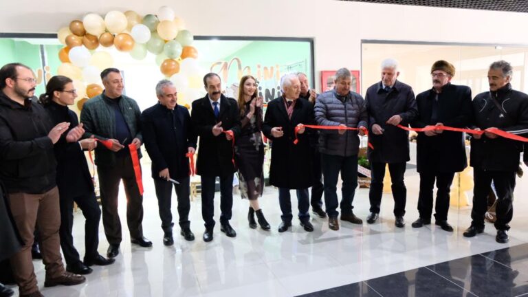 Mini Tini açıldı