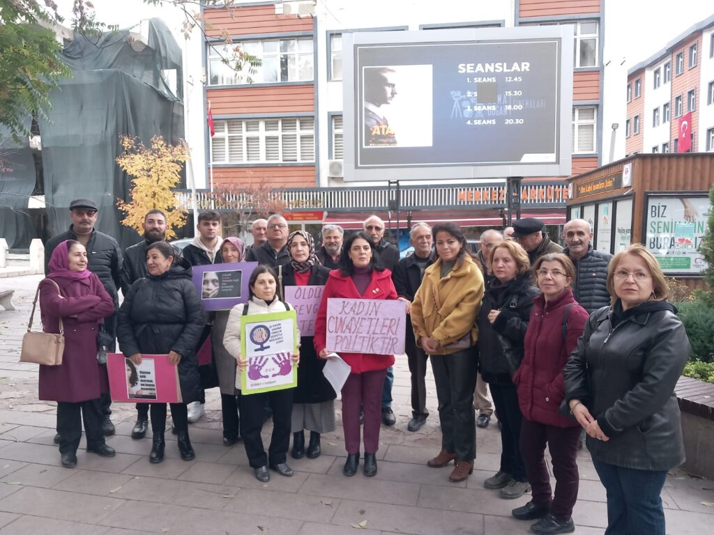 CHP’li kadınlar “Kadına Şiddet’e” dikkat çekti