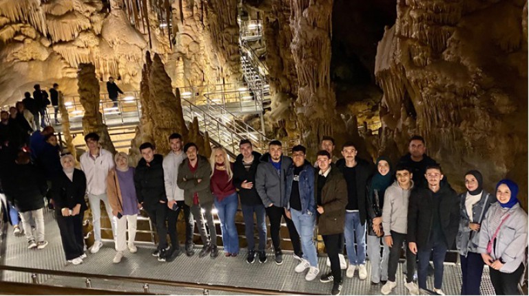 Ormancılık bölümü öğrencilerinden arazi uygulaması