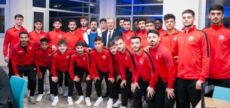 Rektör Levent, sporcular ile buluştu