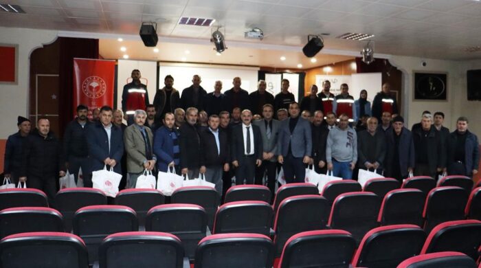 “Buzağılarımızı Yaşatalım Projesi” kapsamında yetiştiricilere ekipman dağıtıldı