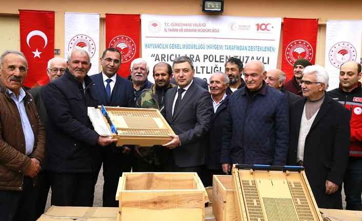 Gümüşhane’de arıcılara bin 320 adet polen tuzaklı kovan altlığı dağıtıldı