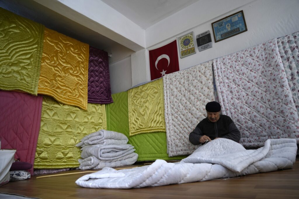 52 yıldır yorgancılık yapıyor