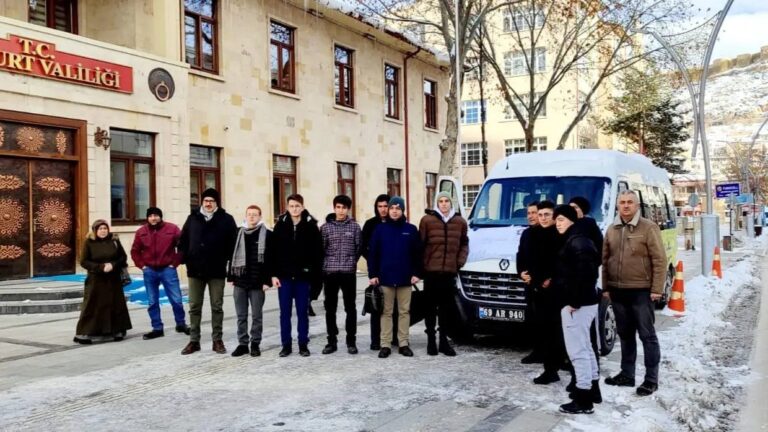 ‘Maziden Atiye Ahlat’ kamp ekibi yola çıktı