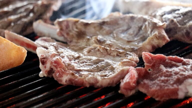 Bu tesis çevre il ve ilçelerden lezzet tutkunlarının akınına uğruyor