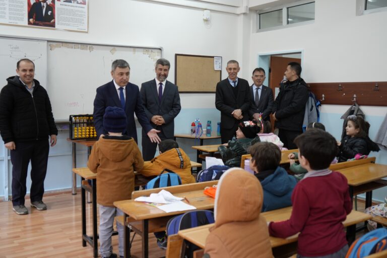 Vali Tanrısever’den okullara ziyaret