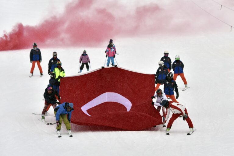 Zigana Dağında Kış Gençlik ve Spor Şenliği düzenlendi