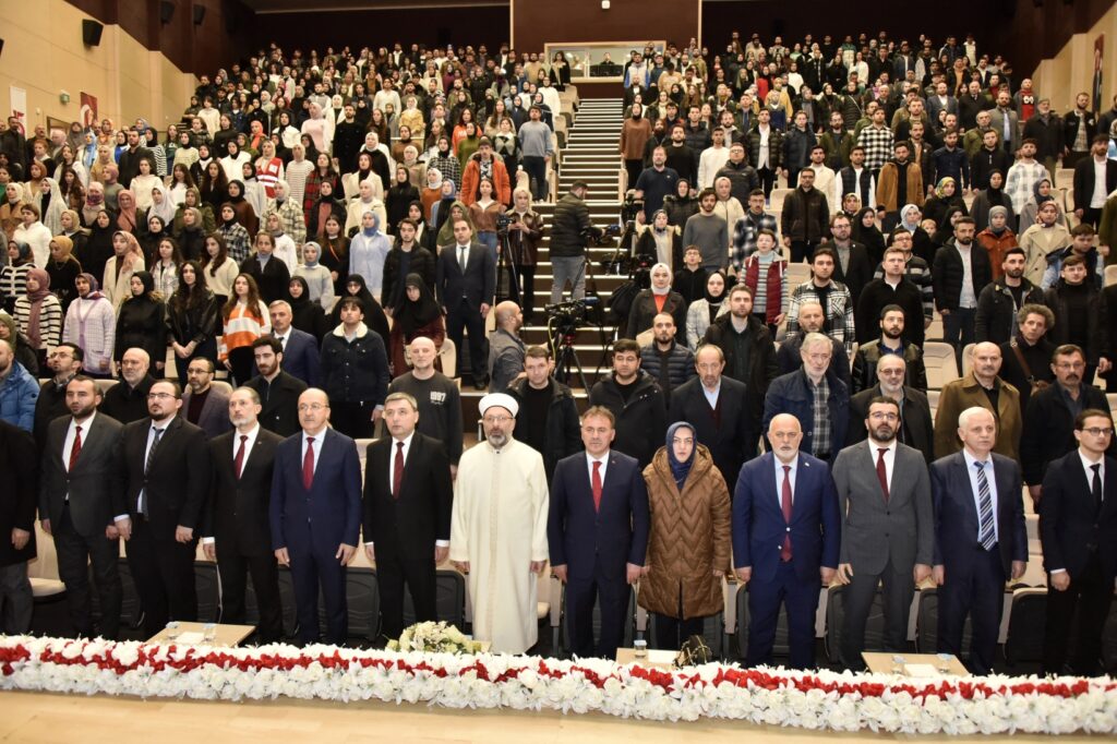 Erbaş’tan gençlere: Ne yapıyorsanız en iyisini yapın