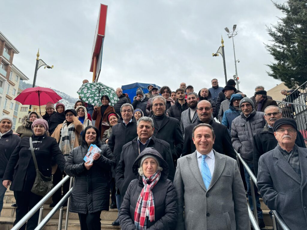 Ağaç memleketi karış karış gezmeyi sürdürüyor