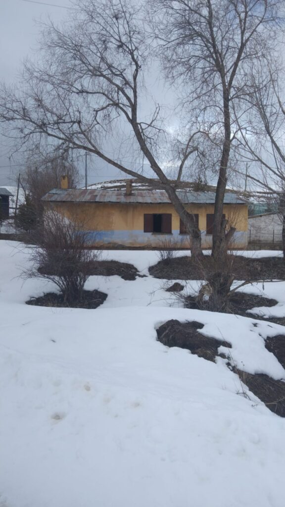 Okulu ‘Ahıra’ Çevirdiler