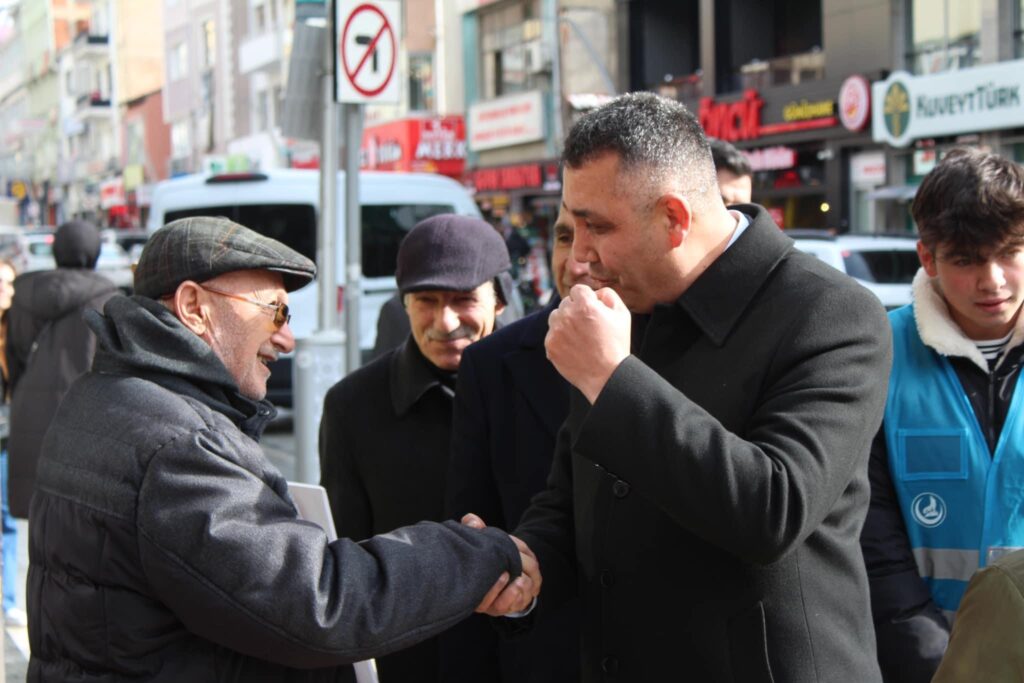 Başer sahayı arşınlıyor
