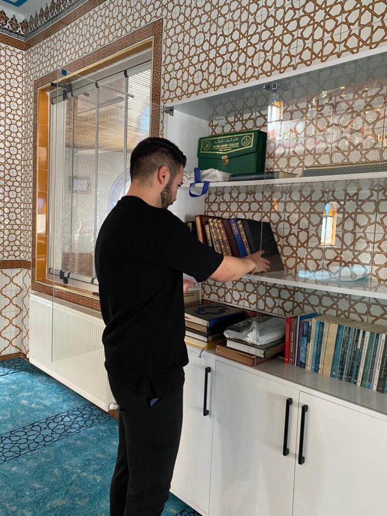 GÜ’lü öğrencilerin farkındalık çalışmaları sürüyor