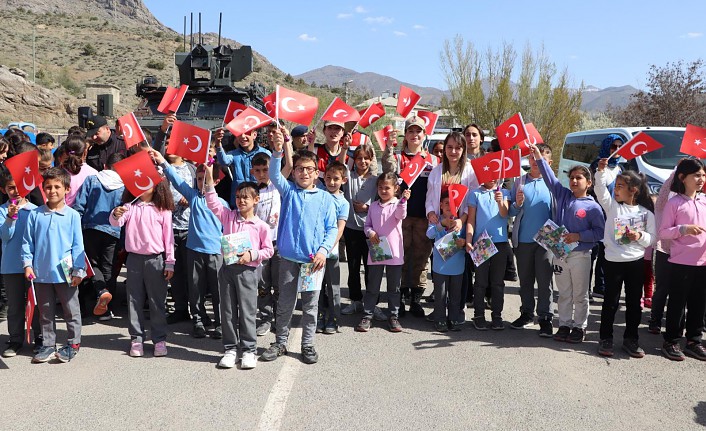 Jandarma çocukları unutmadı