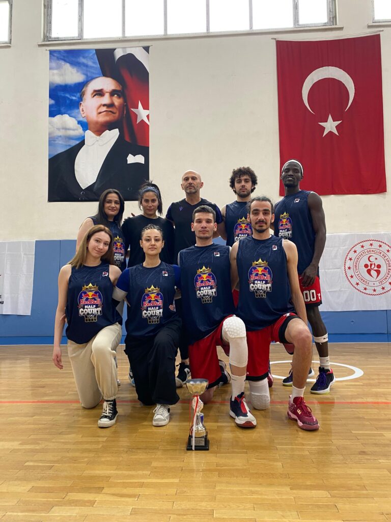 Gümüşhane Üniversitesi Erkek Basketbol Takımı ikinci oldu