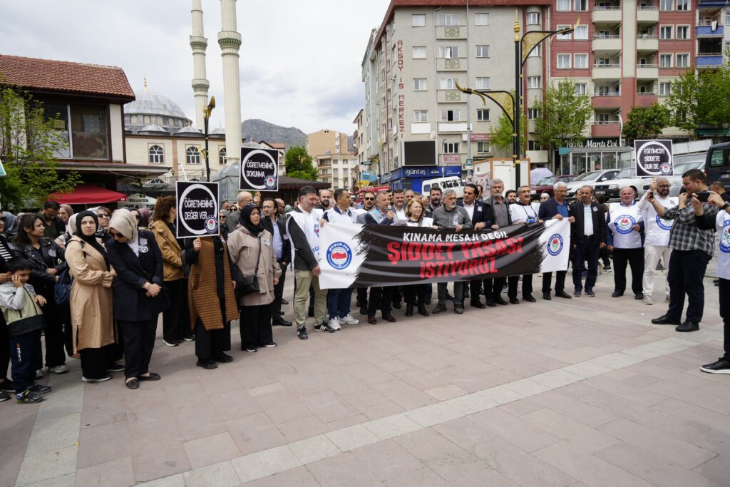 Gümüşhane Eğitim Bir-Sen Şubesi eğitim çalışanlarına yönelik şiddeti kınadı