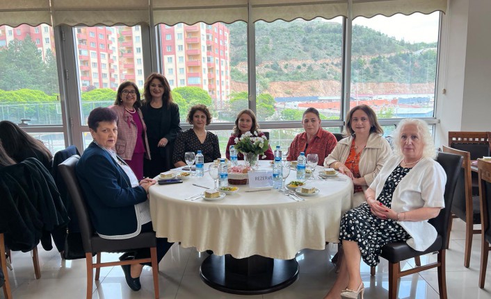 Türk Kadınlar Birliğinden Anneler Günü kutlaması