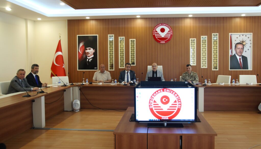 Rektör Zeybek’ten YKS sınavına girecek adaylara başarı mesajı