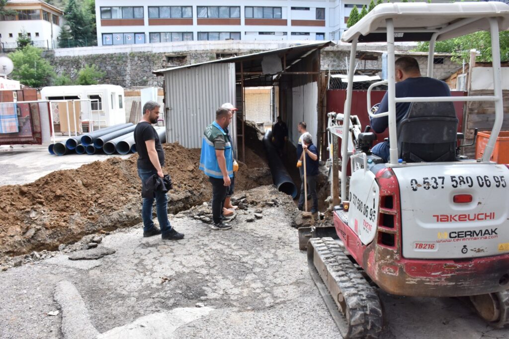 Kanalizasyon hatlarında çalışmalar devam ediyor