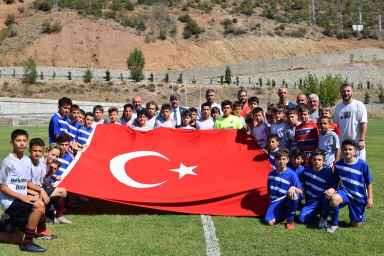Gençlerden dostluk turnuvası