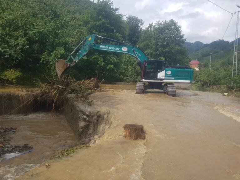 Taşkın riski yüksek illerde dereler daha güvenli hale getiriliyor
