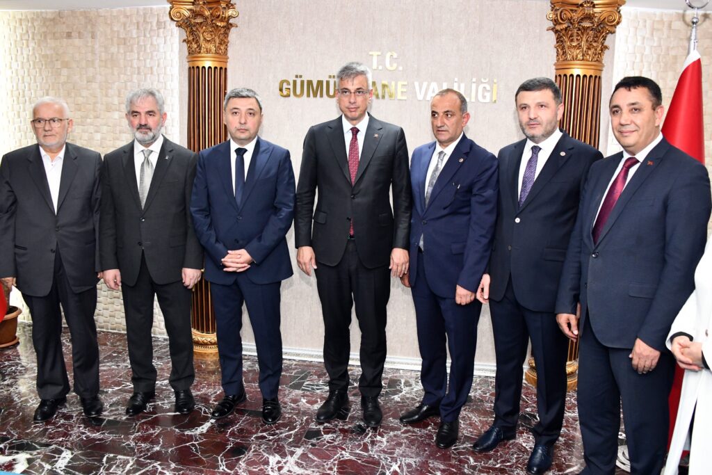 Sağlık Bakanı Memişoğlu Gümüşhane’de ziyaretlerde bulundu