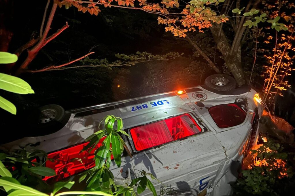 Gümüşhane’de minibüs uçuruma yuvarlandı: 6 yaralı