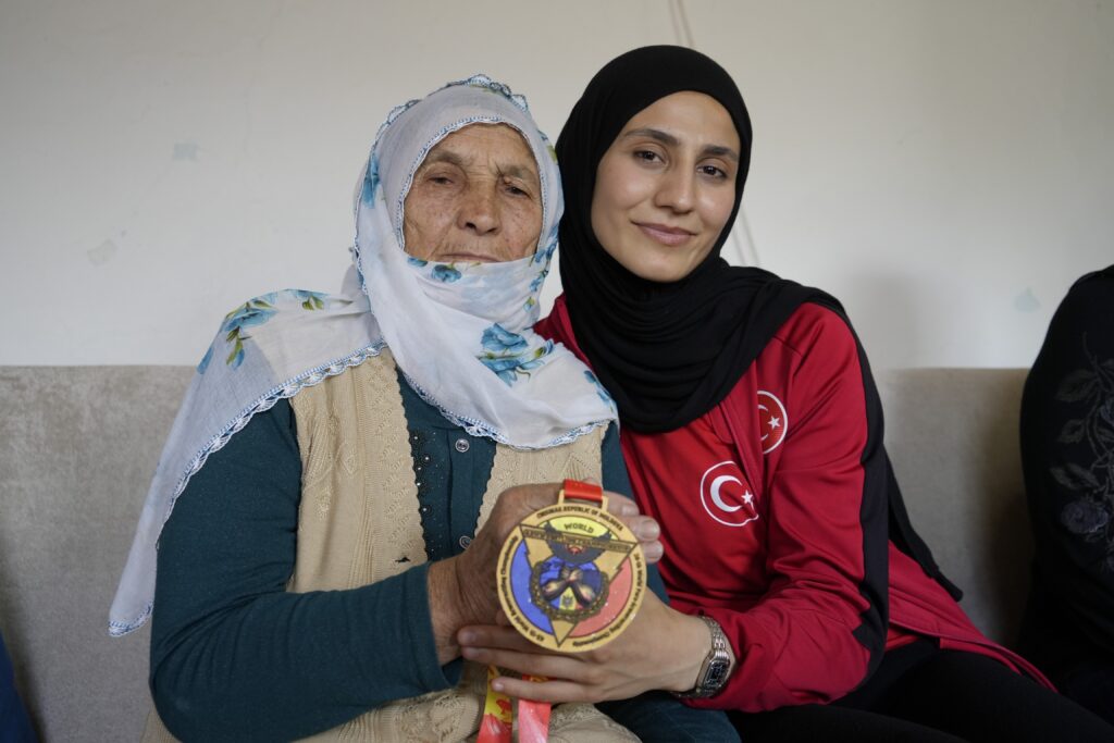 Babaannesinden Güç Alan Dünya Şampiyonu: Şükriye Yılmaz