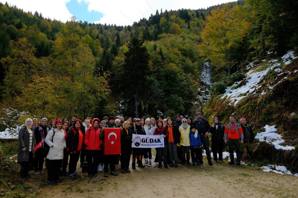 Gümüşhane’nin doğa harikası Örümcek Ormanları’nda Cumhuriyet yürüyüşü
