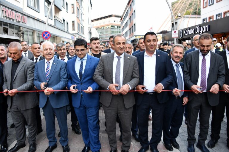 Gümüşhane’de 27. Kuşburnu Festivali başladı 