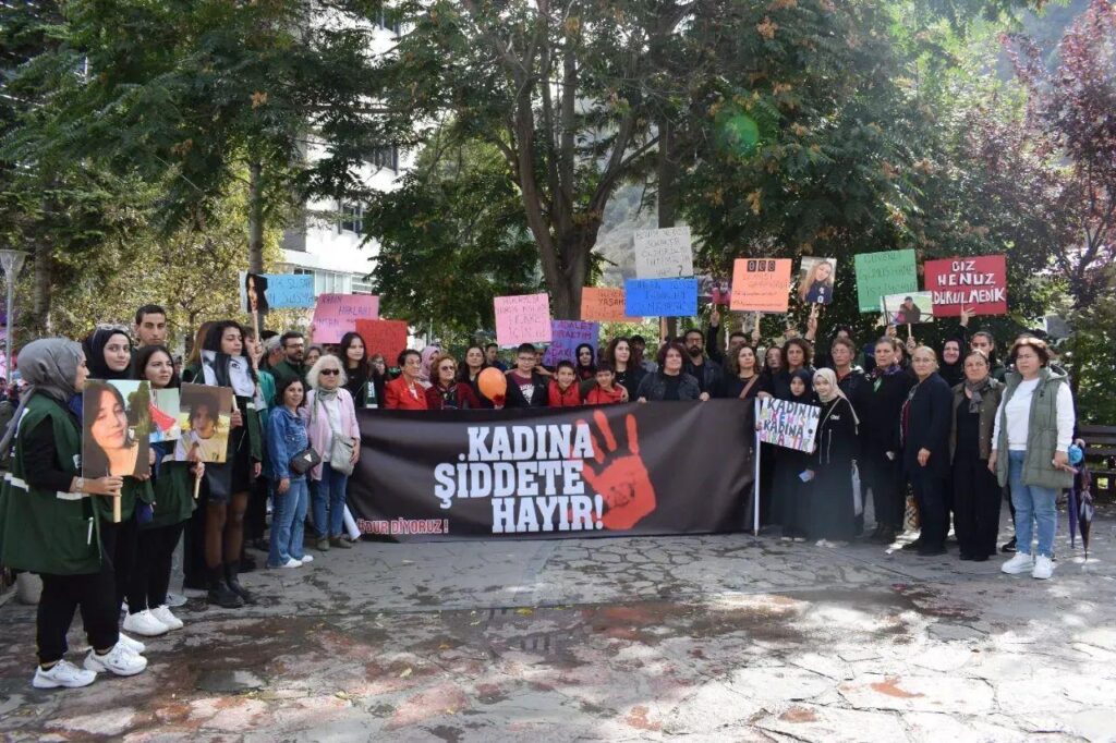 Kadın ve çocuk cinayetlerine dur demek için yürüdüler