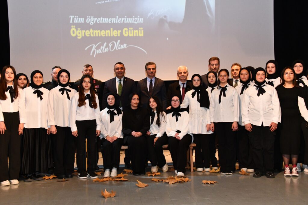Gümüşhane’de Öğretmenler Günü kutlandı