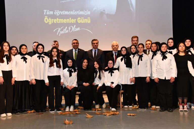 Gümüşhane’de Öğretmenler Günü kutlandı