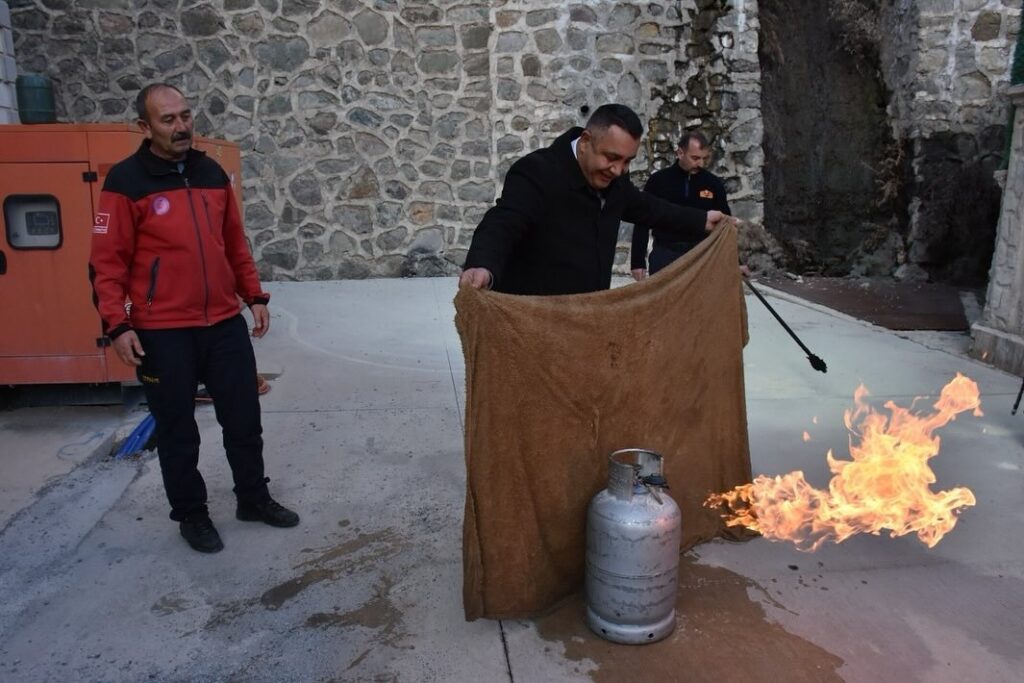 Belediye personeline yangın eğitimi