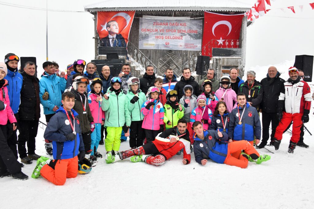 Zigana Dağında 15. Kış Şenliği coşkusu