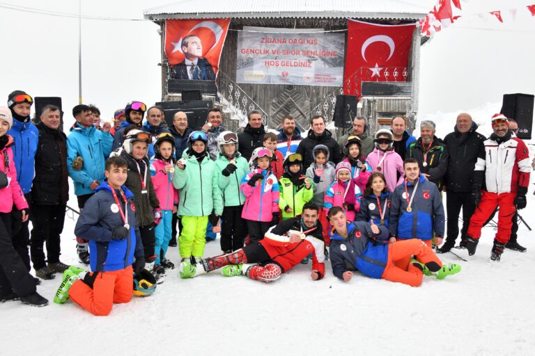 Zigana Dağında 15. Kış Şenliği coşkusu