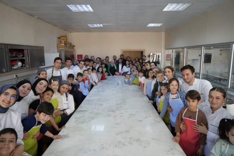 Gümüşhane’de anaokulu öğrencileri 23 Nisan’da aşçı oldu