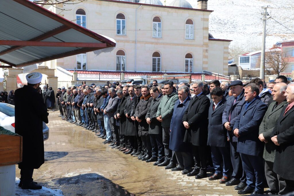 Tunç son yolculuğuna uğurlandı