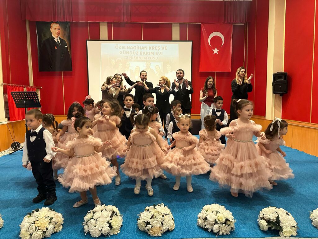 23. yılında görkemli 23 Nisan kutlaması