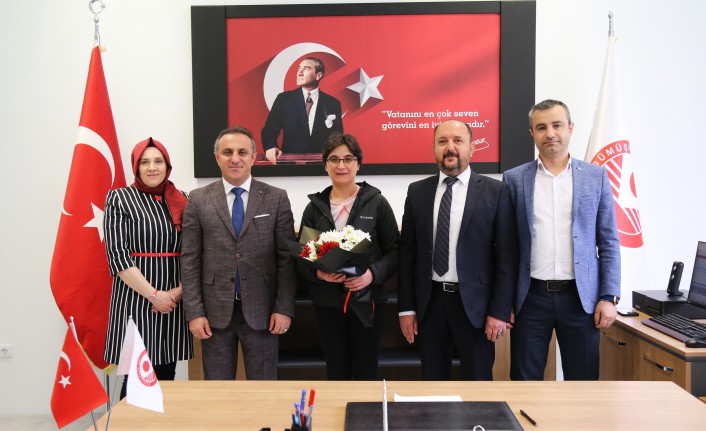 Lisansüstü enstitüsünde bayrak değişimi