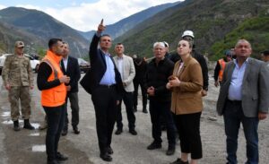 Vali Baruş: Risk bitmeden yol trafiğe açılmayacak