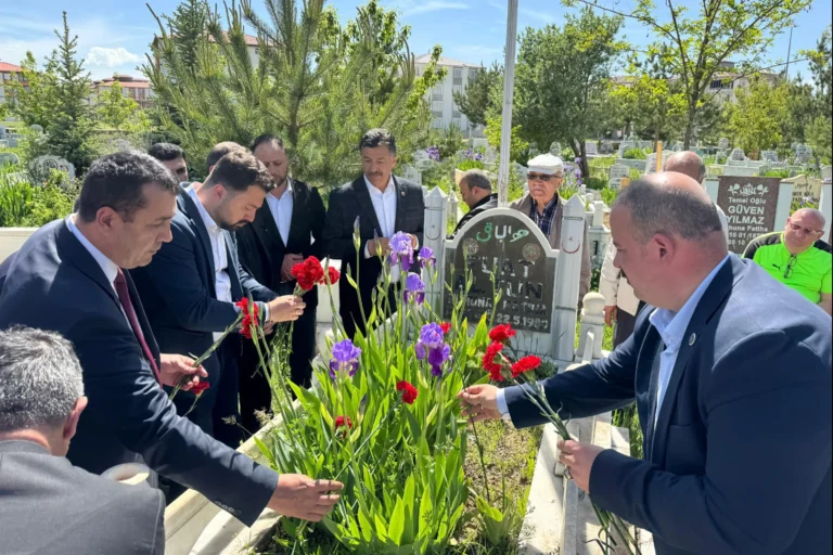 Gümüşhane’de Ülkücü Şehit Fuat Altun kabri başında anıldı