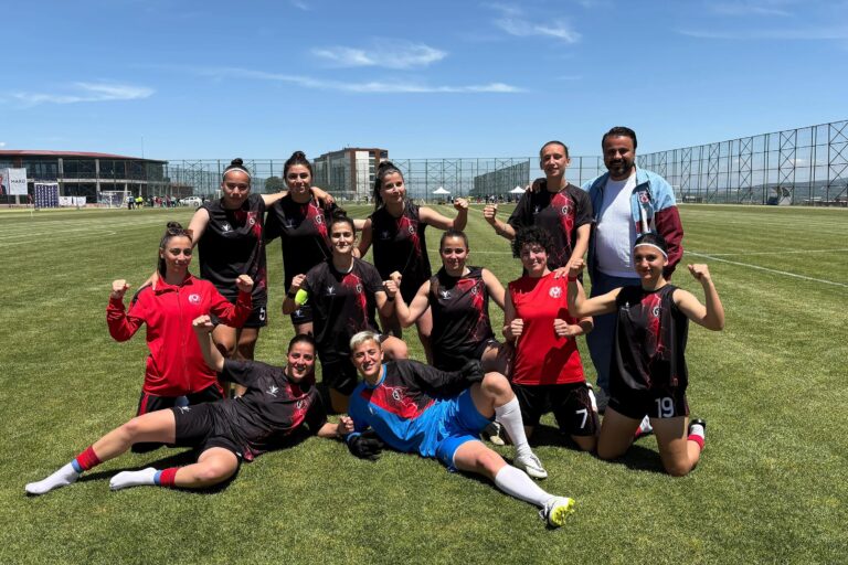 GÜ Kadın Futbol Takımı Türkiye üçüncüsü oldu