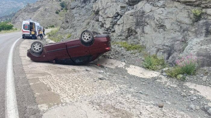 Gümüşhane’de otomobil ters döndü: 3 kişi yaralandı