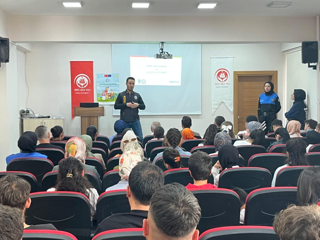 Akran zorbalığına karşı bilinçlendirme eğitimi verildi