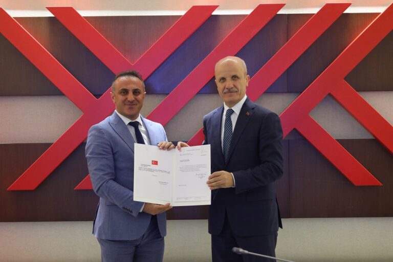 Rektör Yıldız mazbatasını aldı