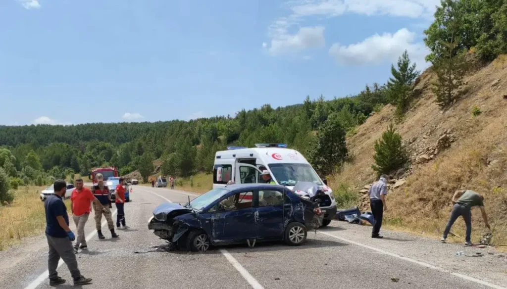 Gümüşhane’de kontrolden çıkan araç metrelerce sürüklendi: 4 yaralı