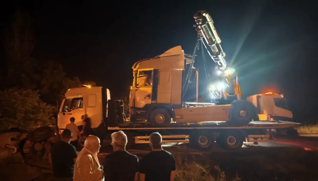 Kelkit-Gümüşhane Yolunda Beton Mikseri Devrildi: Sürücü Yaralandı