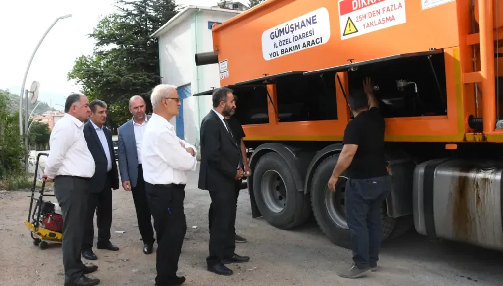 Gümüşhane İl Özel İdaresi envanterini güçlendirdi: Asfalt yama robotu ve seyyar lavabolar hizmette